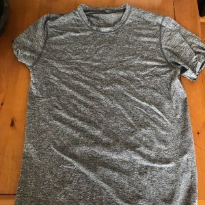 Great condition men’s lulu lemon yoga shirt